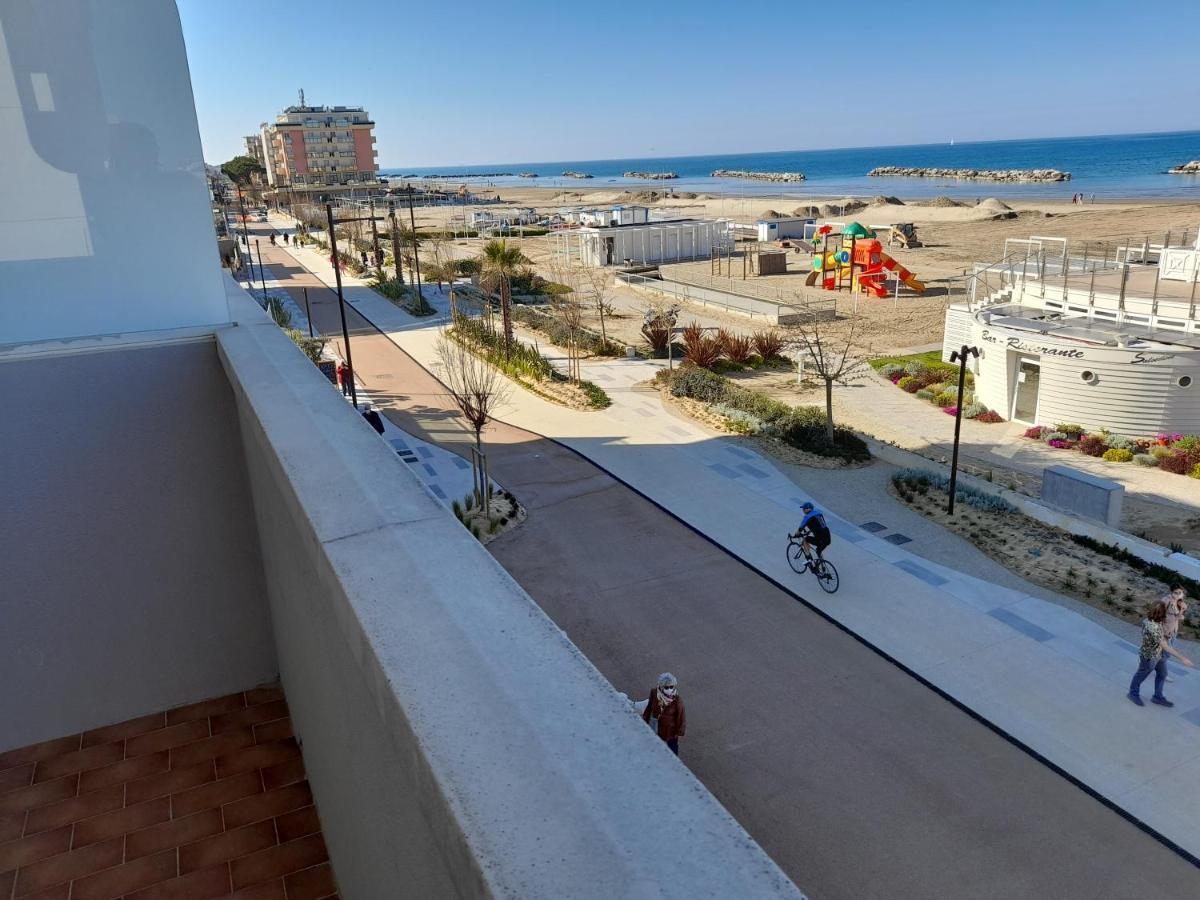 Appartamento Vista Mare Viserbella, Vicissimo Alla Fiera Римини Экстерьер фото
